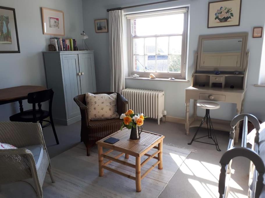 No. 27'S Self-Catering Flat For A Memorable Break. Lägenhet Bridport Exteriör bild