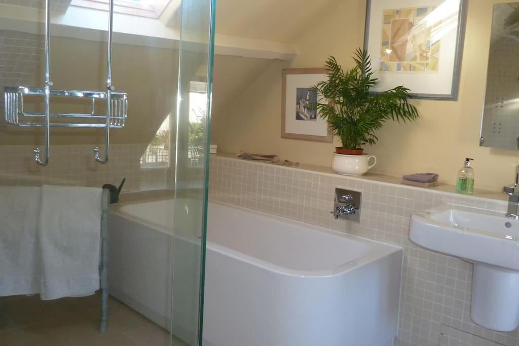 No. 27'S Self-Catering Flat For A Memorable Break. Lägenhet Bridport Exteriör bild