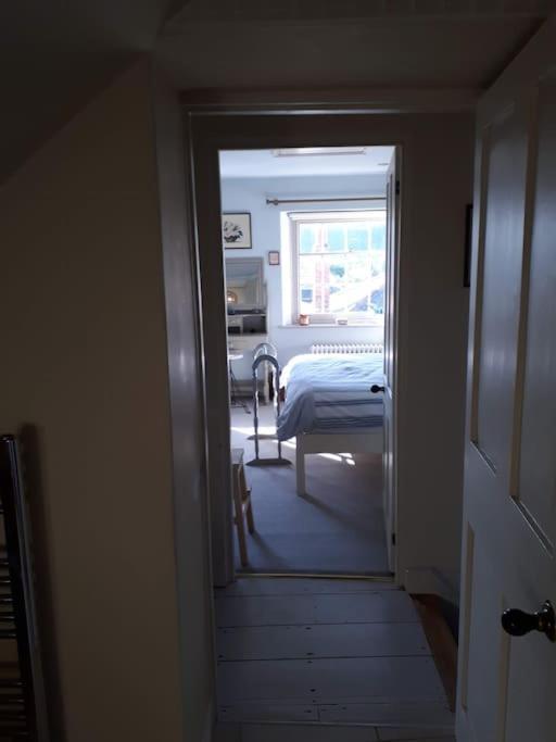 No. 27'S Self-Catering Flat For A Memorable Break. Lägenhet Bridport Exteriör bild