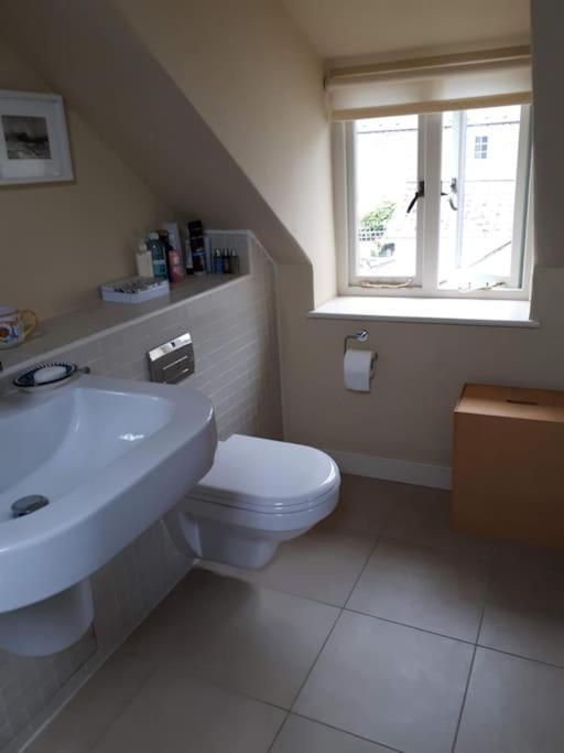 No. 27'S Self-Catering Flat For A Memorable Break. Lägenhet Bridport Exteriör bild