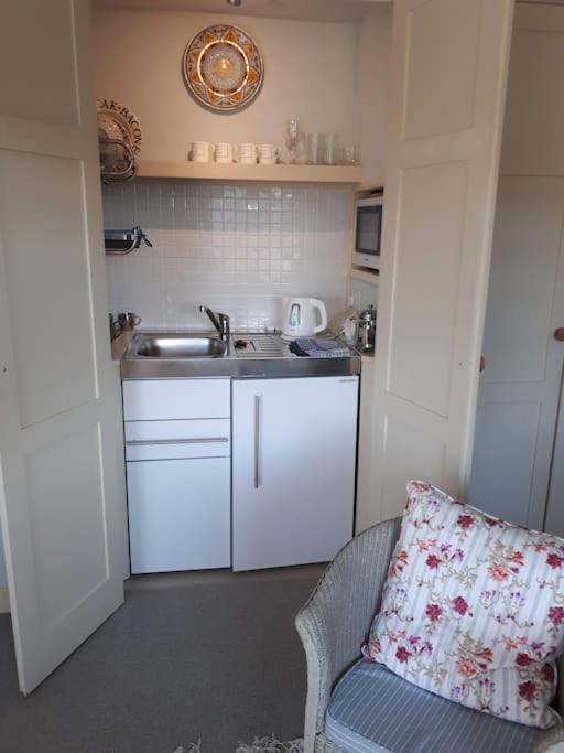 No. 27'S Self-Catering Flat For A Memorable Break. Lägenhet Bridport Exteriör bild